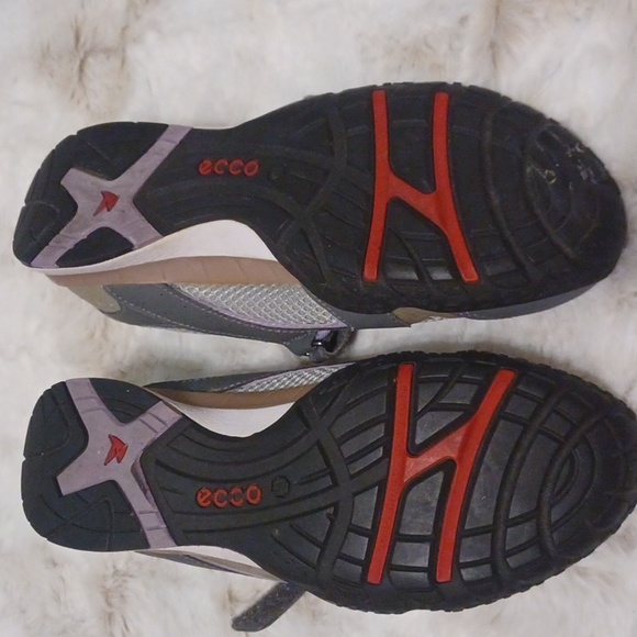 Ecco tennis shoes in lavender, grey mesh and dark grey straps & accent. #19 - Picture 2 of 3